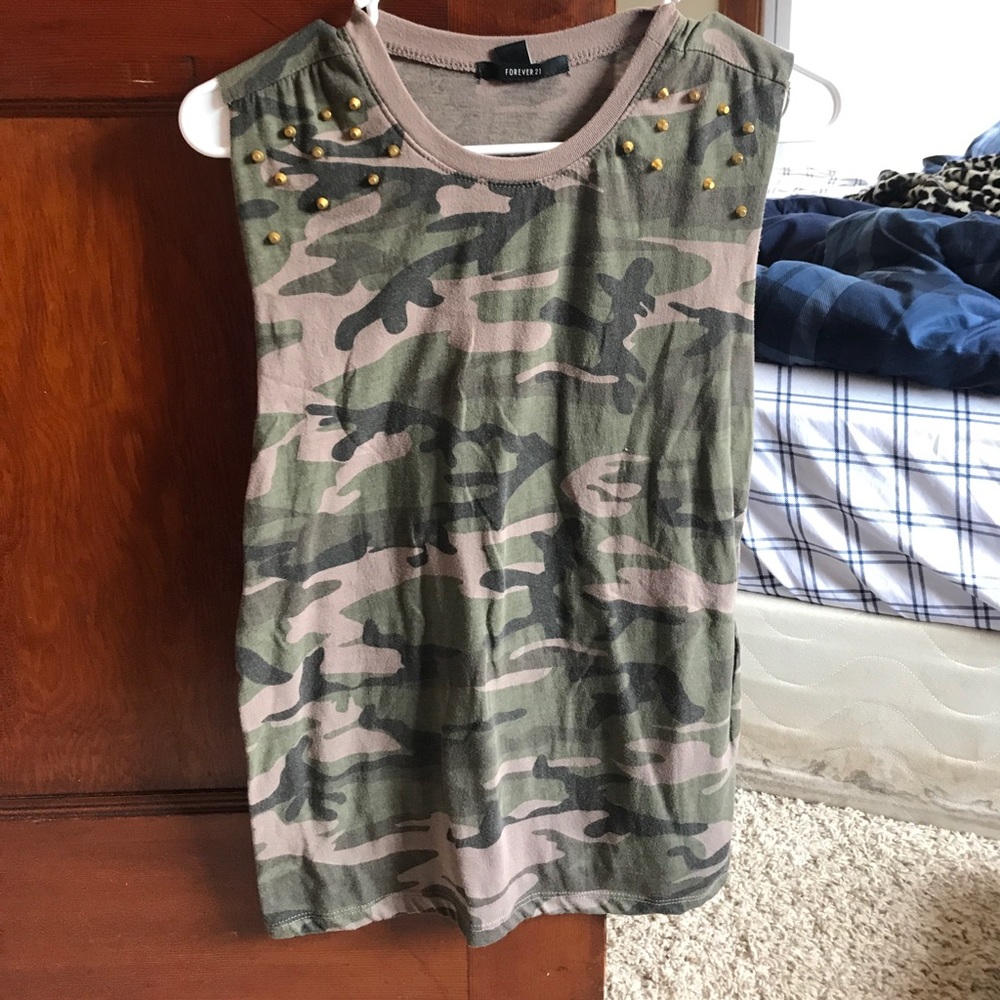 Camo tank